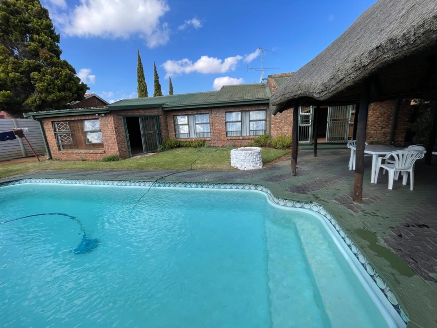 4 Bedroom Property for Sale in Riebeeckstad Free State